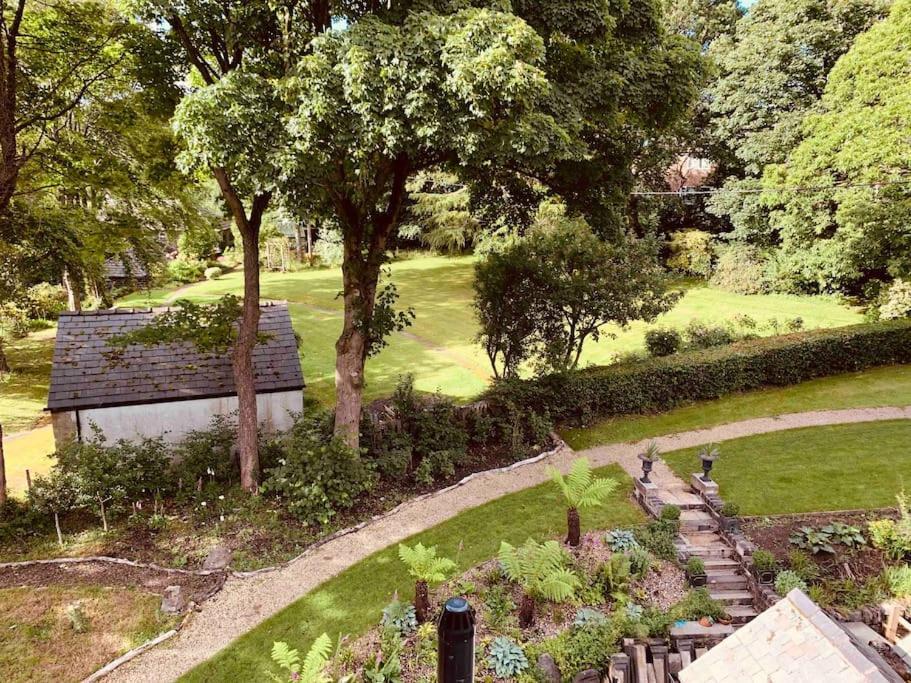Luxury Attic Studio, Heart Of Uppermill, Apartment