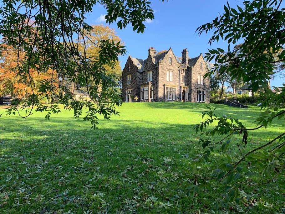 Luxury Attic Studio, Heart Of Uppermill, Apartment